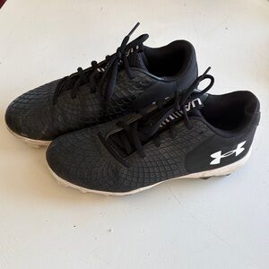 Women’s UNDER ARMOUR softball cleats size 6.5